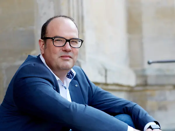 Prof. Niko Kohls